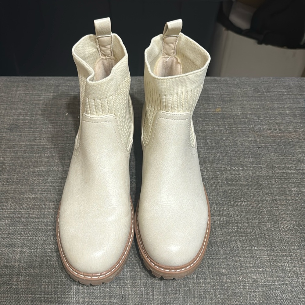 Barely used (worn inside event) pair ankle boots